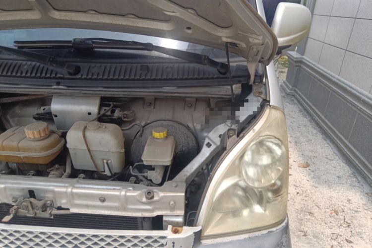 Used Wuling Rongguang 2011 1.2L Standard Version Engine Bay Left