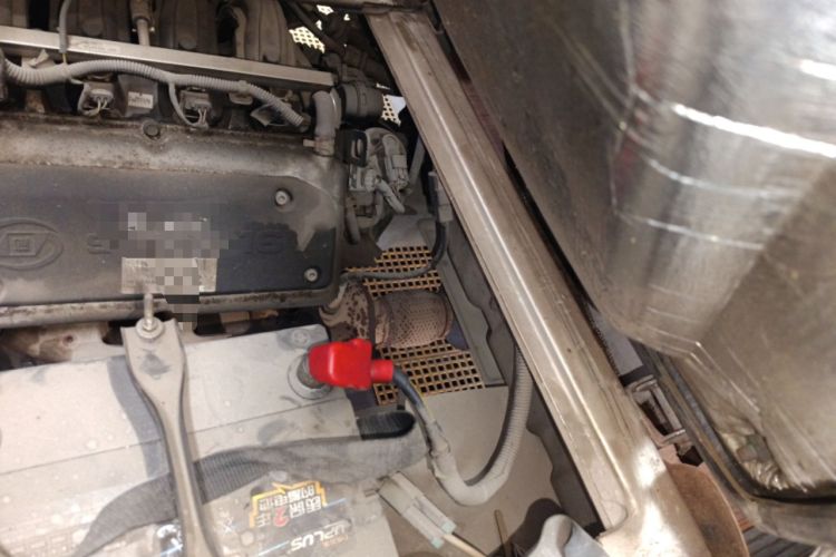 Used Wuling Rongguang 2011 1.2L Standard Version Engine Bay Left