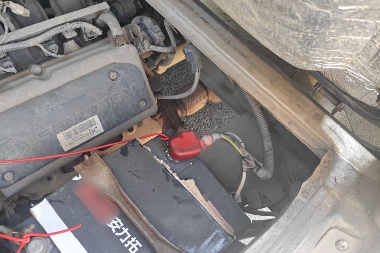 Used Wuling Rongguang 2011 1.2L Standard Version Engine Bay Left