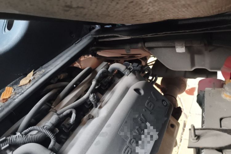 Used Wuling Rongguang 2011 1.2L Base Version Engine Bay Left