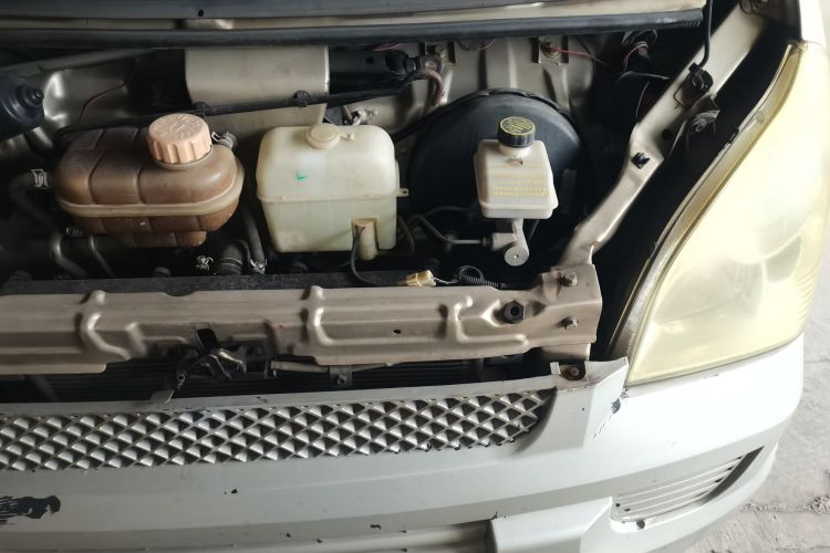 Used Wuling Rongguang 2011 1.2L Base Version Engine Bay Left