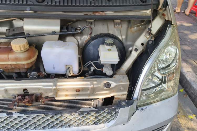 Used Wuling Rongguang 2011 1.2L Base Version Engine Bay Left