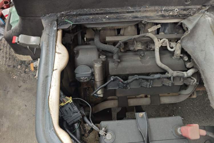 Used Wuling Rongguang 2011 1.2L Base Version Engine Bay Right