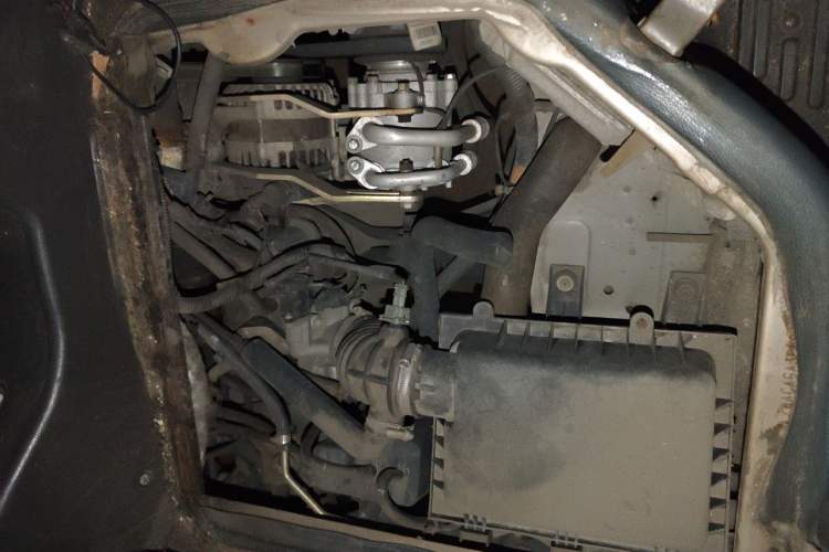 Used Wuling Rongguang 2011 1.2L Base Version Engine Bay Right