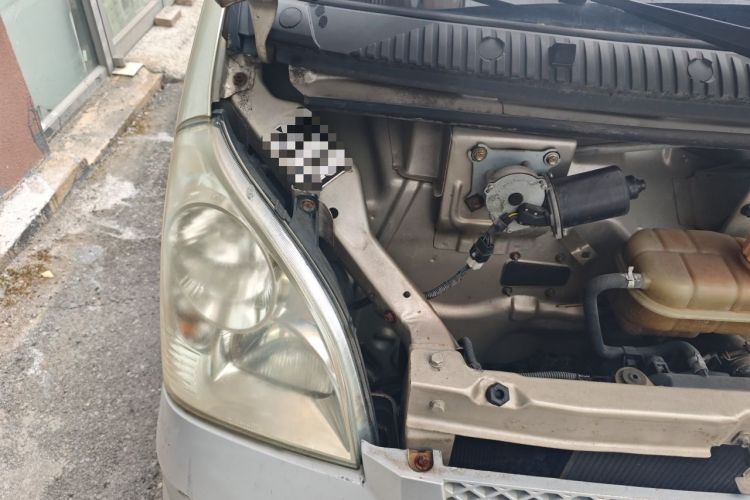 Used Wuling Rongguang 2011 1.2L Base Version Engine Bay Right