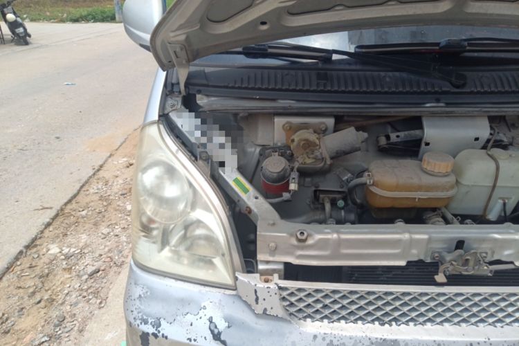 Used Wuling Rongguang 2011 1.2L Standard Version Engine Bay Right