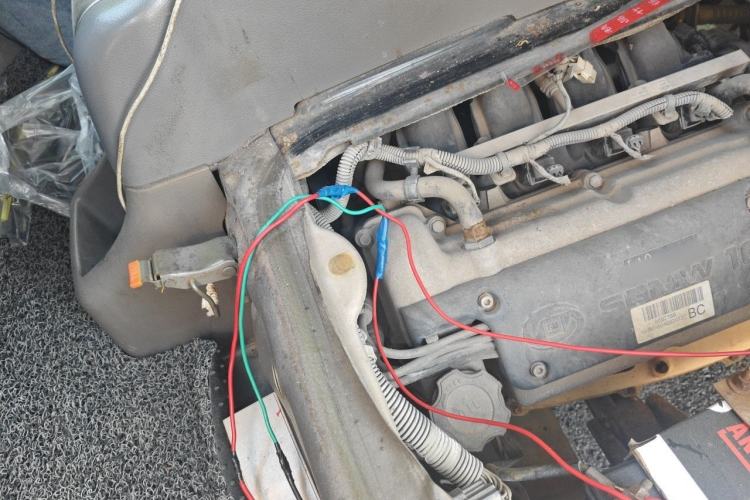 Used Wuling Rongguang 2011 1.2L Standard Version Engine Bay Right