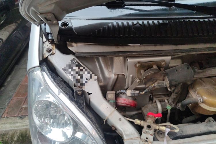 Used Wuling Rongguang 2011 1.2L Standard Version Engine Bay Right