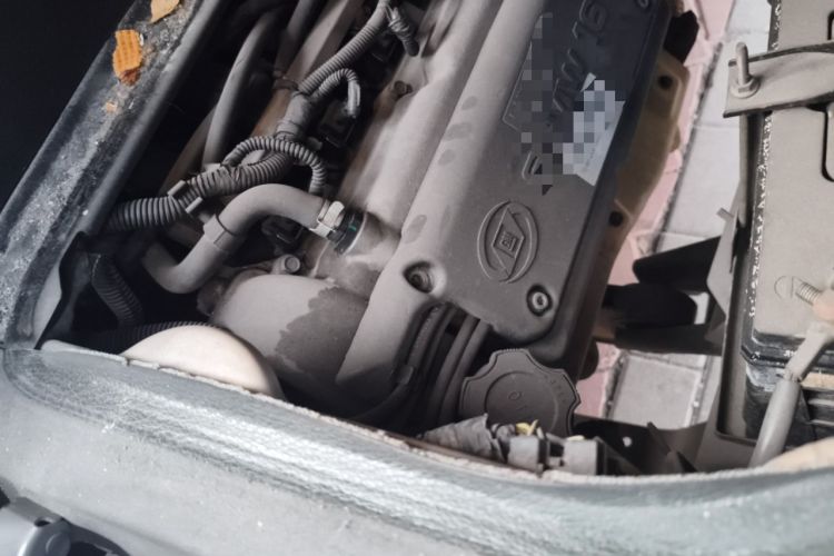 Used Wuling Rongguang 2011 1.2L Base Version Engine Bay Right