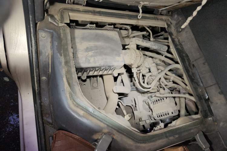 Used Wuling Rongguang 2011 1.2L Base Version Engine Bay Right