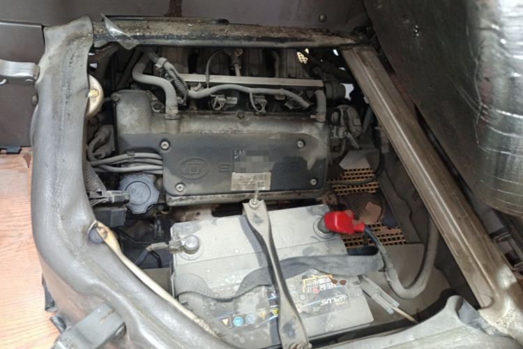 Used Wuling Rongguang 2011 1.2L Standard Version Engine Bay