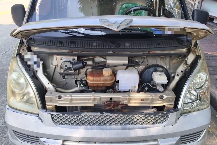 Used Wuling Rongguang 2011 1.2L Base Version Engine Bay