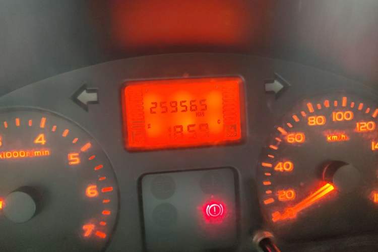 Used Wuling Rongguang 2011 1.2L Standard Version Odometer Close Up