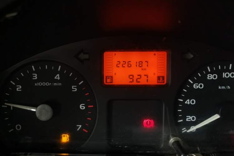 Used Wuling Rongguang 2011 1.2L Base Version Odometer Close Up
