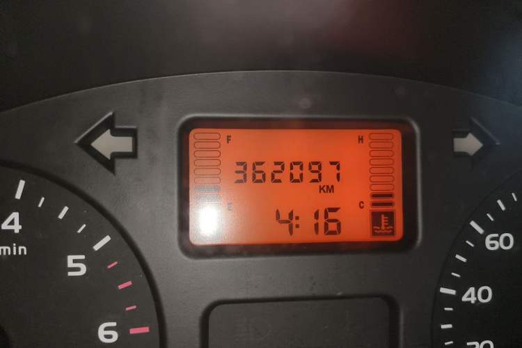 Used Wuling Rongguang 2011 1.2L Base Version Odometer Close Up