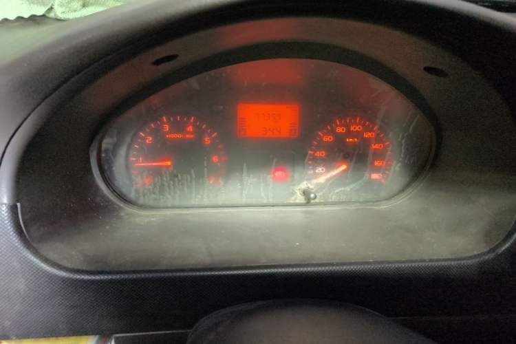 Used Wuling Rongguang 2011 1.2L Base Version Odometer Close Up