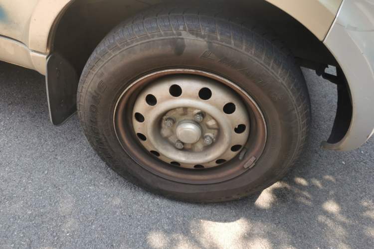 Used Wuling Rongguang 2011 1.2L Base Version Right Front Wheel Hub