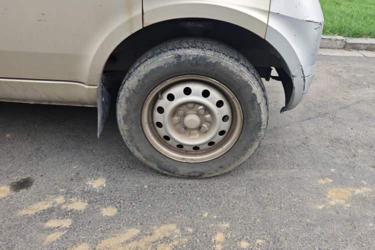 Used Wuling Rongguang 2011 1.2L Base Version Right Front Wheel Hub