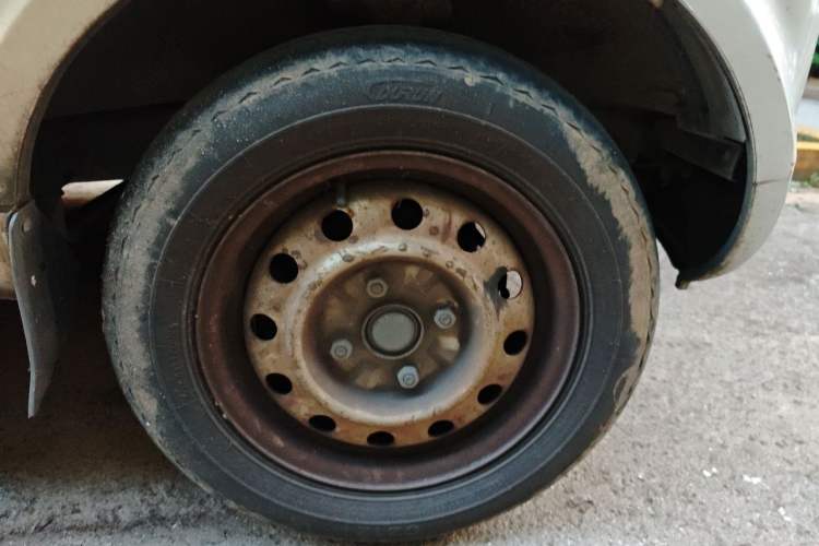Used Wuling Rongguang 2011 1.2L Base Version Right Front Wheel Hub