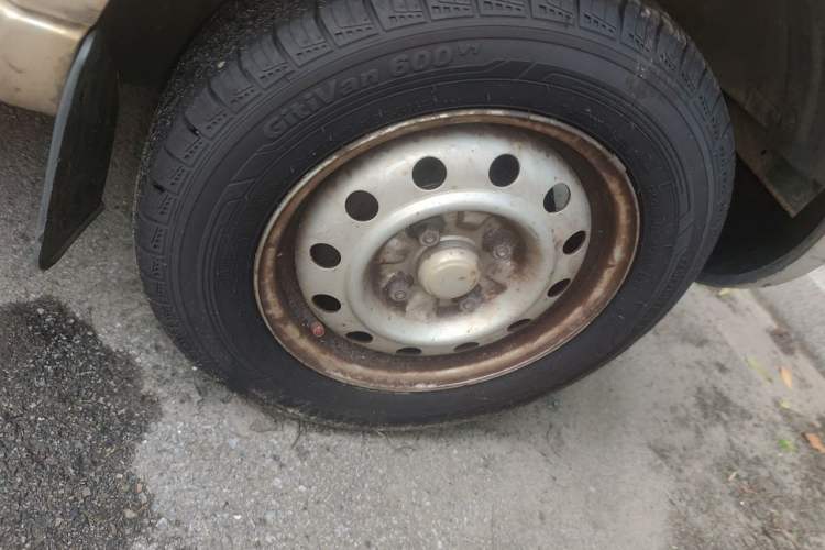 Used Wuling Rongguang 2011 1.2L Base Version Right Front Wheel Hub
