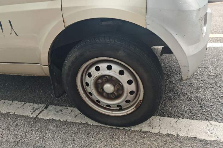 Used Wuling Rongguang 2011 1.2L Base Version Right Front Wheel Hub