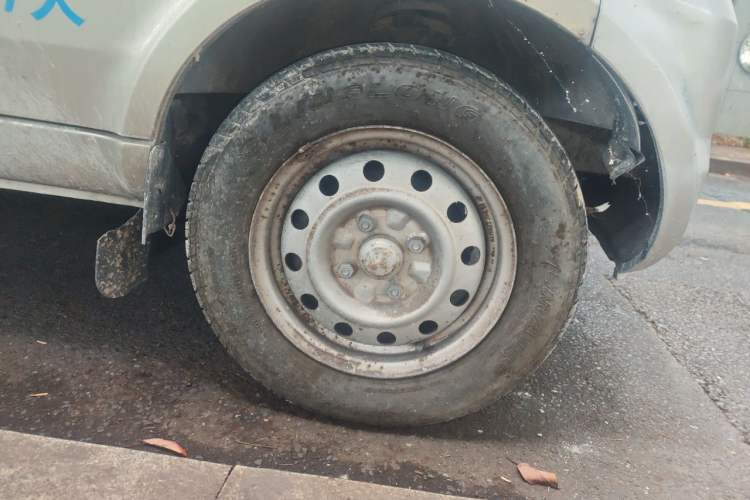Used Wuling Rongguang 2011 1.2L Base Version Right Front Wheel Hub