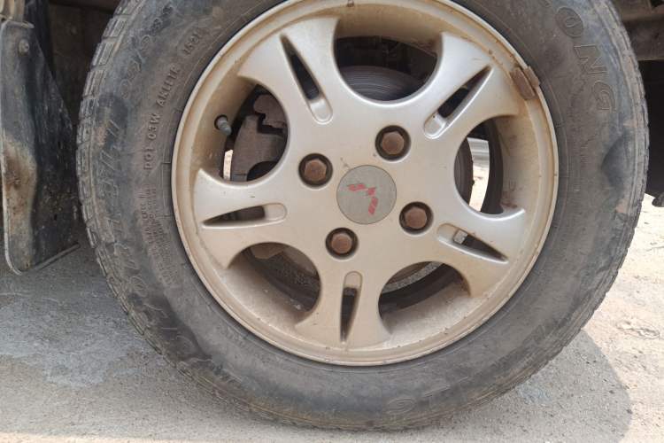 Used Wuling Rongguang 2011 1.2L Standard Version Right Front Wheel Hub
