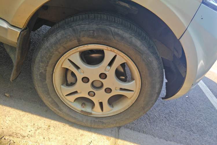 Used Wuling Rongguang 2011 1.2L Standard Version Right Front Wheel Hub