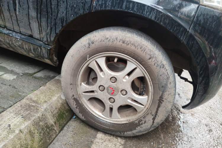 Used Wuling Rongguang 2011 1.2L Standard Version Right Front Wheel Hub