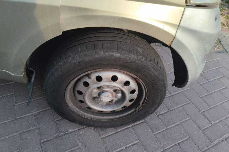 Used Wuling Rongguang 2011 1.2L Base Version Right Front Wheel Hub