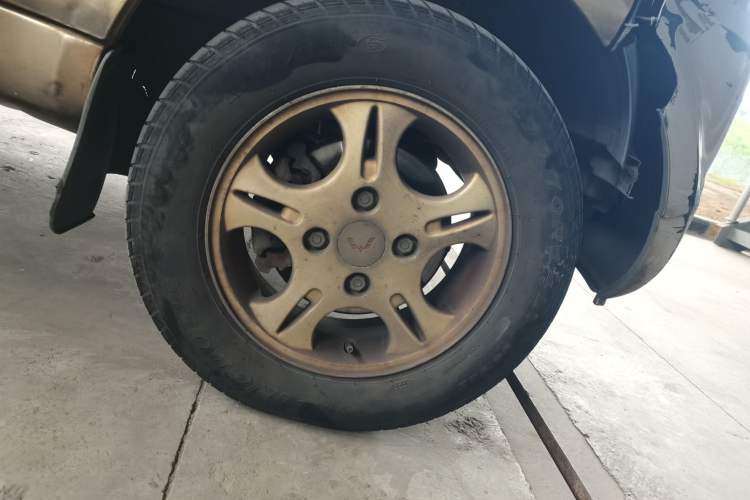 Used Wuling Rongguang 2011 1.2L Base Version Right Front Wheel Hub