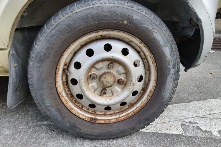 Used Wuling Rongguang 2011 1.2L Base Version Right Front Wheel Hub