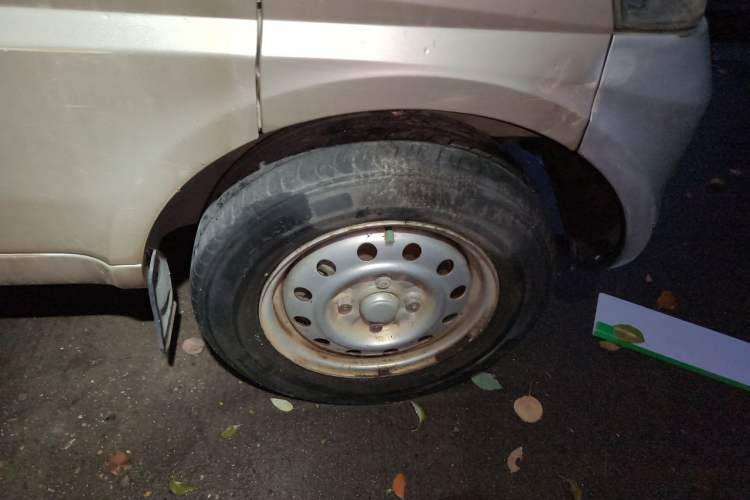 Used Wuling Rongguang 2011 1.2L Base Version Right Front Wheel Hub