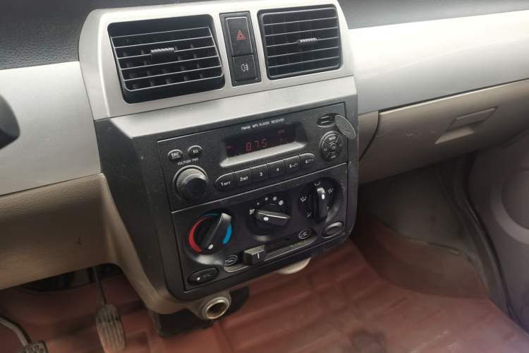 Used Wuling Rongguang 2011 1.2L Standard Version Audio And AC Panel