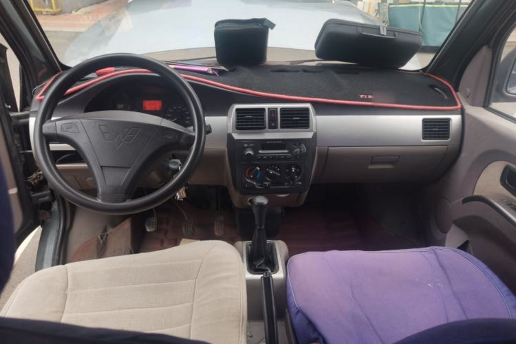 Used Wuling Rongguang 2011 1.2L Standard Version Center Console
