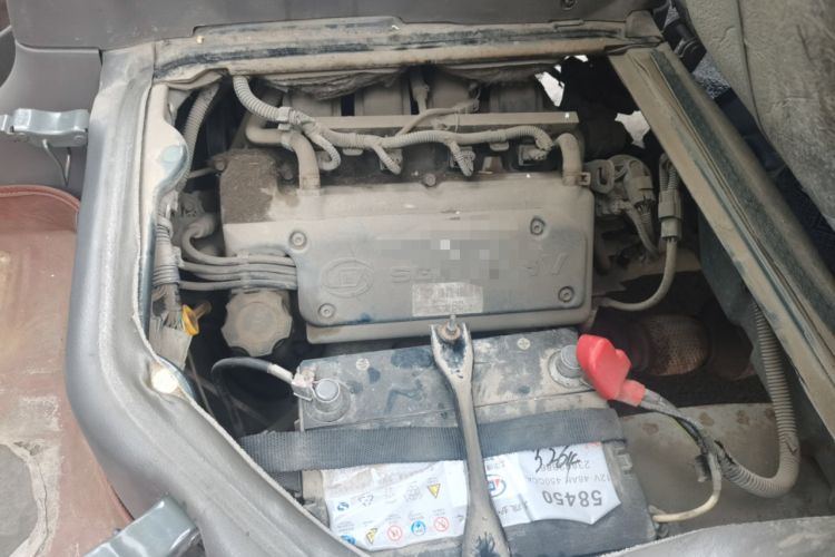 Used Wuling Rongguang 2011 1.2L Standard Version Engine Bay Right