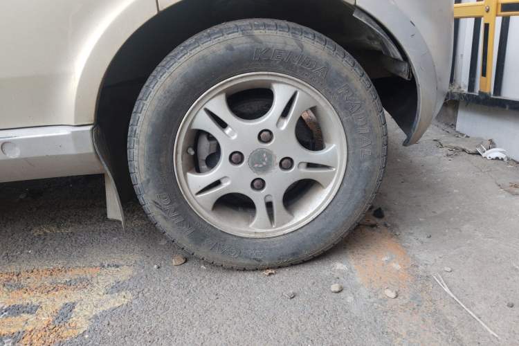 Used Wuling Rongguang 2011 1.2L Base Version Right Front Wheel Hub