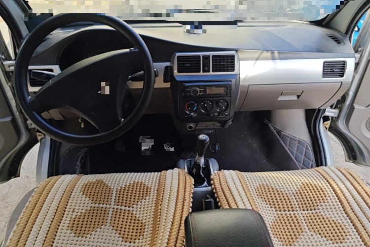 Used Wuling Rongguang 2011 1.2L Standard Version Center Console