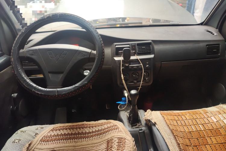 Used Wuling Rongguang 2011 1.2L Base Version Center Console