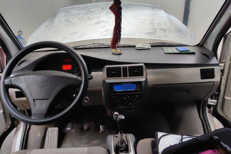 Used Wuling Rongguang 2011 1.2L Standard Version Center Console