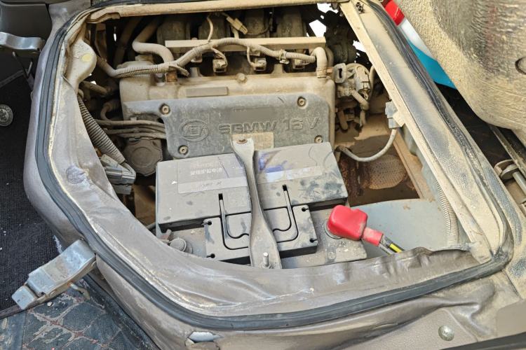 Used Wuling Rongguang 2011 1.2L Standard Version Engine Bay