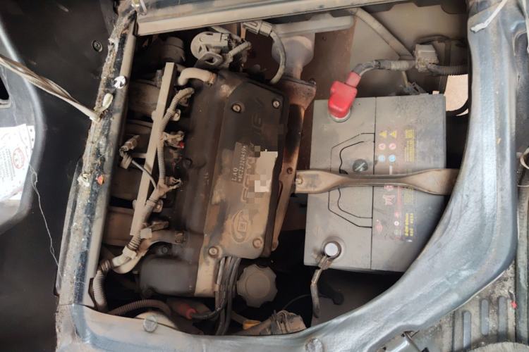 Used Wuling Rongguang 2011 1.2L Base Version Engine Bay