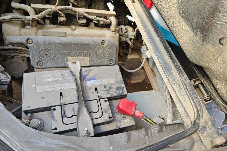 Used Wuling Rongguang 2011 1.2L Standard Version Engine Bay Left