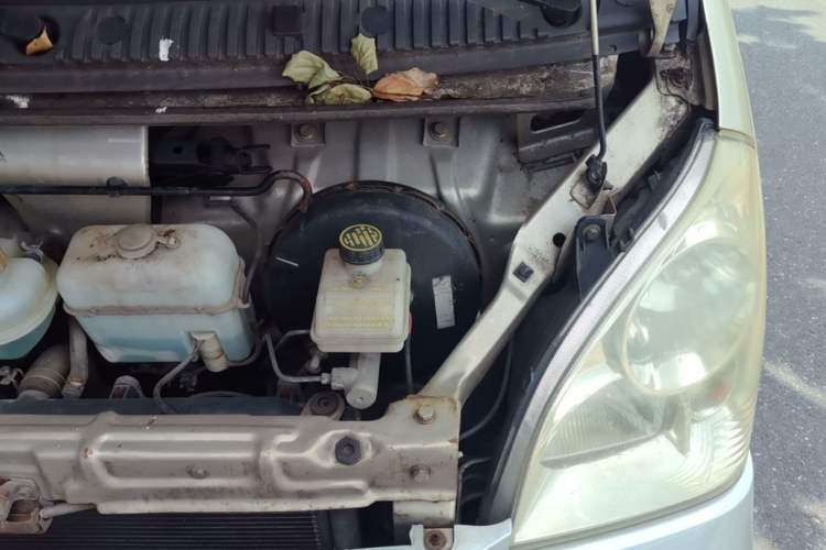 Used Wuling Rongguang 2011 1.2L Base Version Engine Bay Left