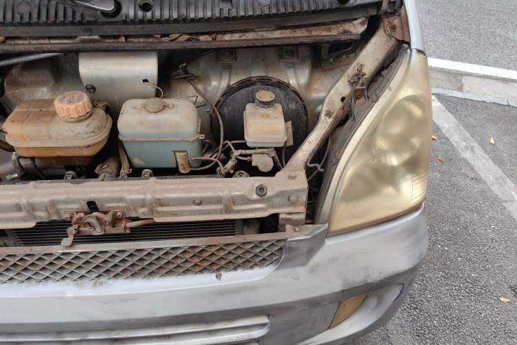 Used Wuling Rongguang 2011 1.2L Standard Version Engine Bay Left