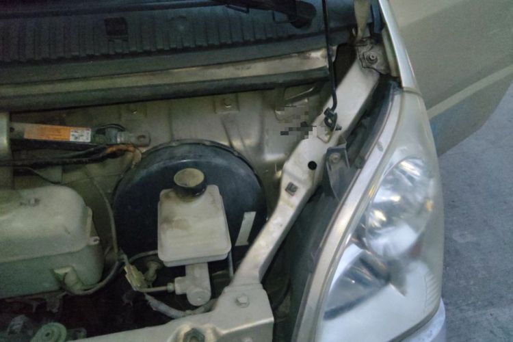 Used Wuling Rongguang 2011 1.2L Base Version Engine Bay Left