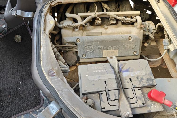 Used Wuling Rongguang 2011 1.2L Standard Version Engine Bay Right