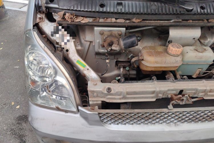 Used Wuling Rongguang 2011 1.2L Standard Version Engine Bay Right