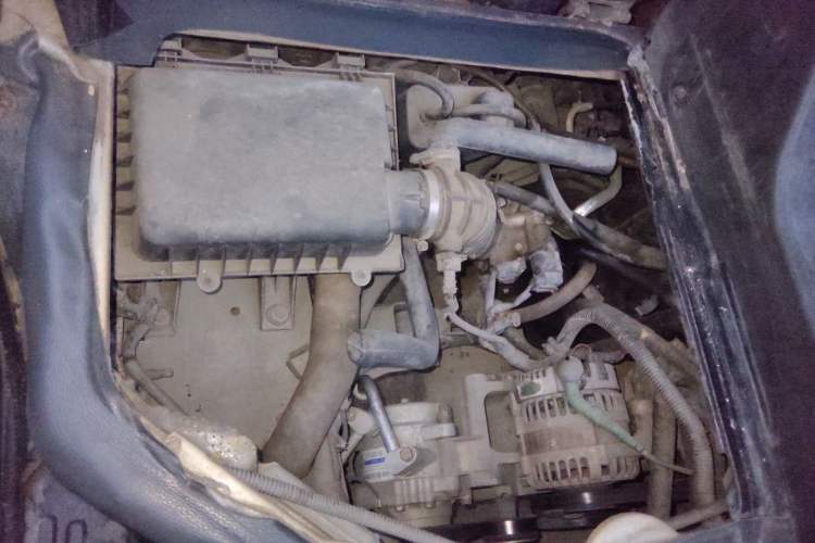Used Wuling Rongguang 2011 1.2L Base Version Engine Bay