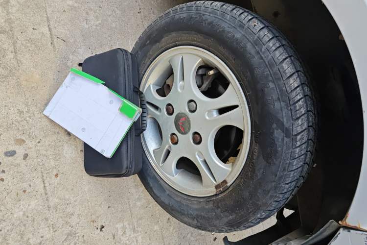 Used Wuling Rongguang 2011 1.2L Standard Version Right Front Wheel Hub